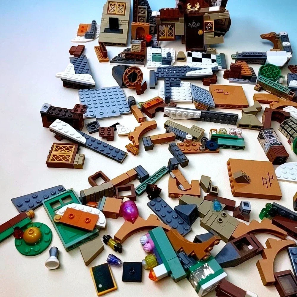 Retired LEGO Harry Potter 76388 Hogsmeade Village Visit - Incomplete - Picture 8 of 10
